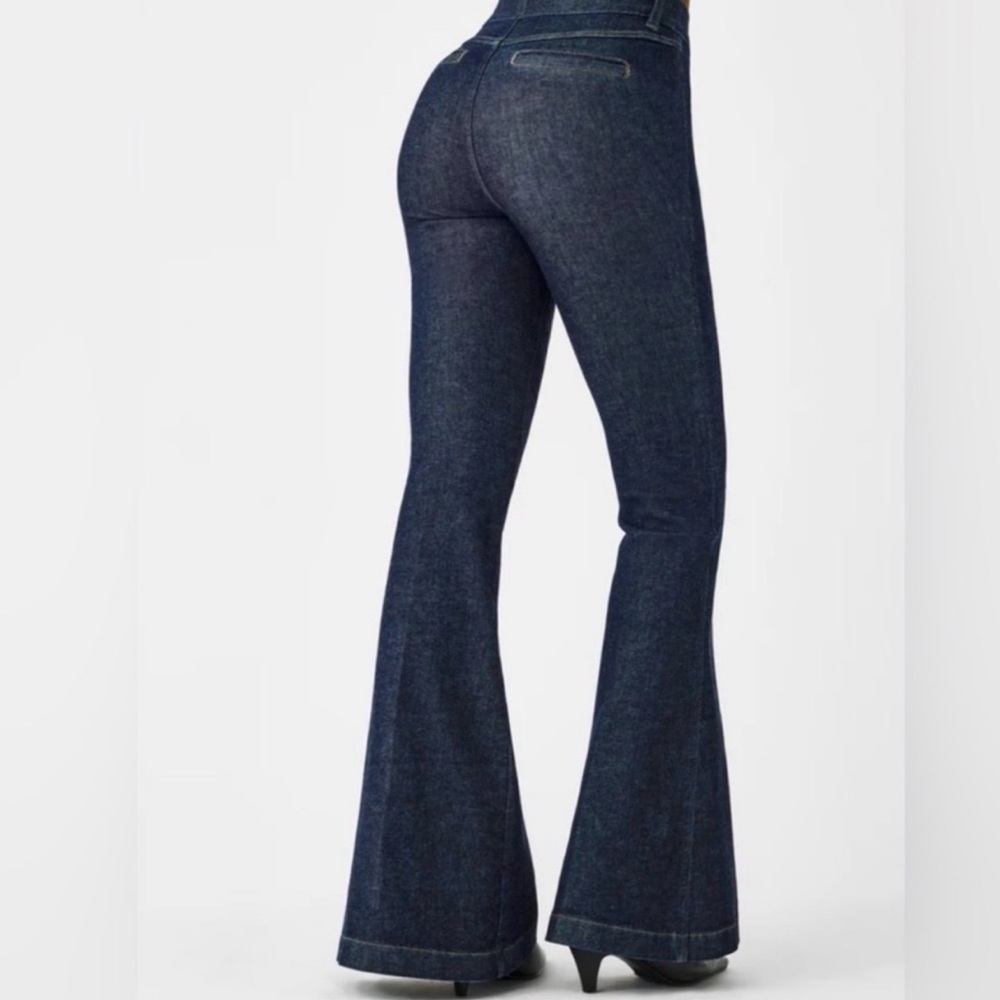 Spanx l Pintuck Flare Jeans l M - Picture 3 of 10